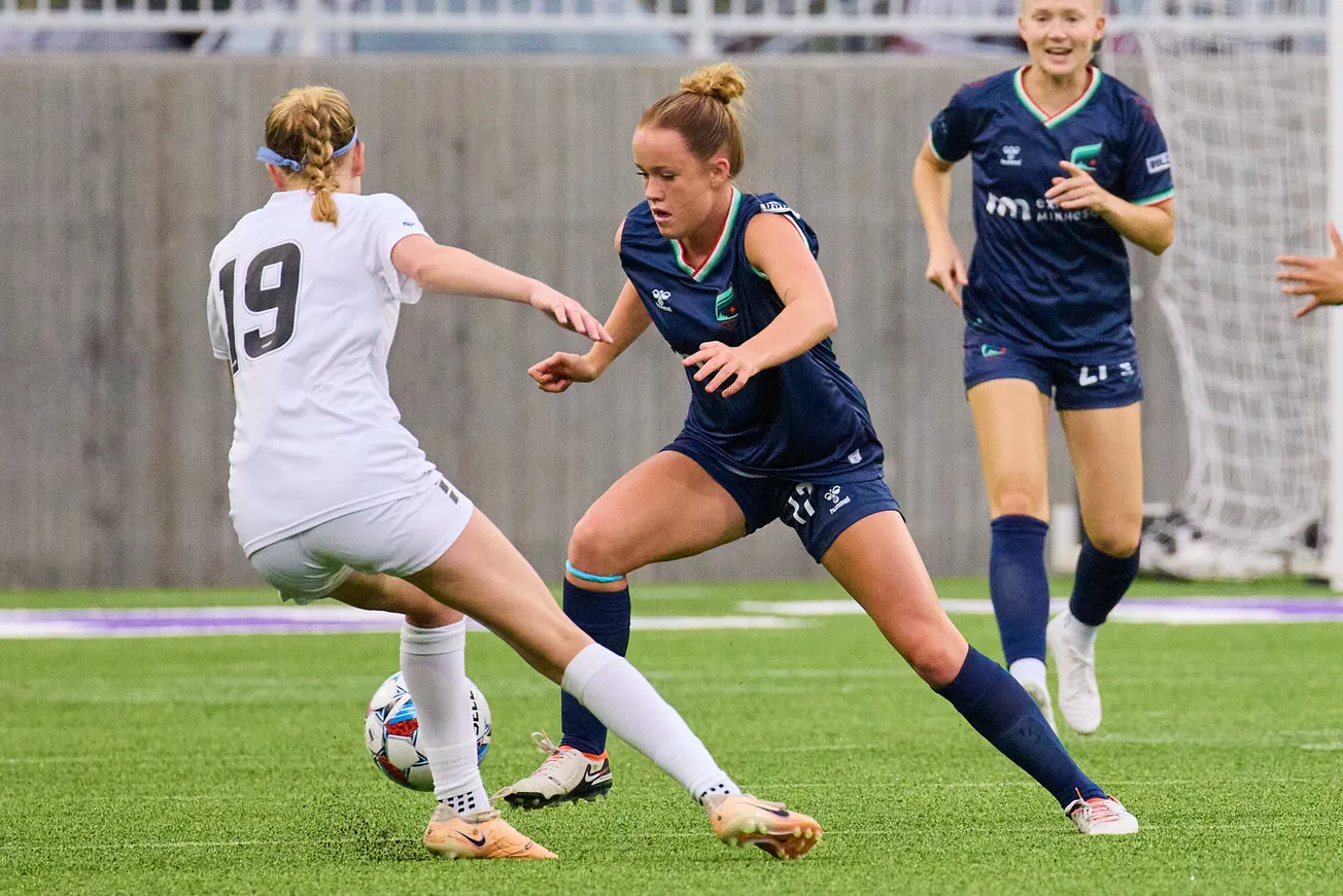 Photo Gallery: Aurora vs Bavarian United