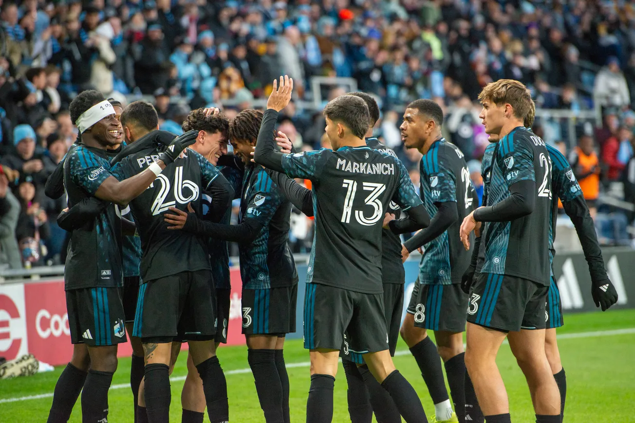 Bonanza of goals leads Loons to a 5–1 win over Earthquakes