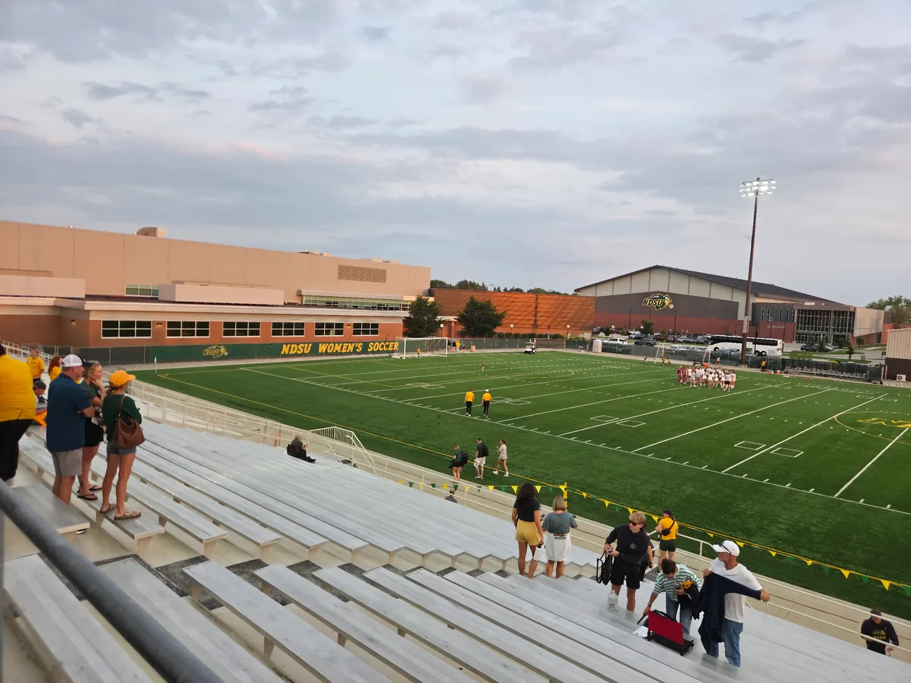 North Dakota State Bison 1 -2 Minnesota Golden Gophers