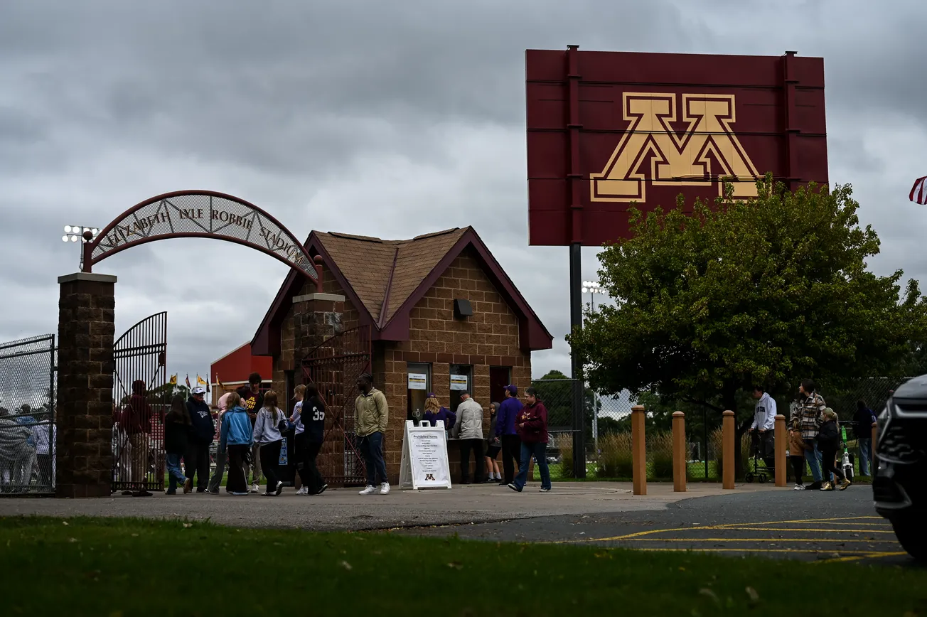 Photo Recap: Minnesota Gophers 2-2  Northwestern Wildcats