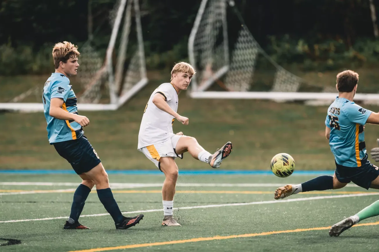 A barnstorming Gichi-Gami derby goes the way of UW-Superior